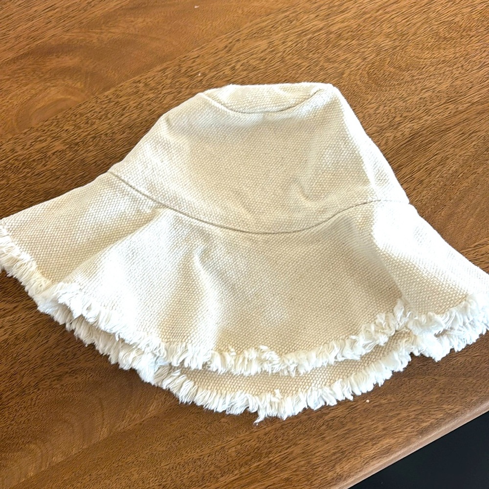 MIKOH NANI BUCKET HAT IN BONE OS